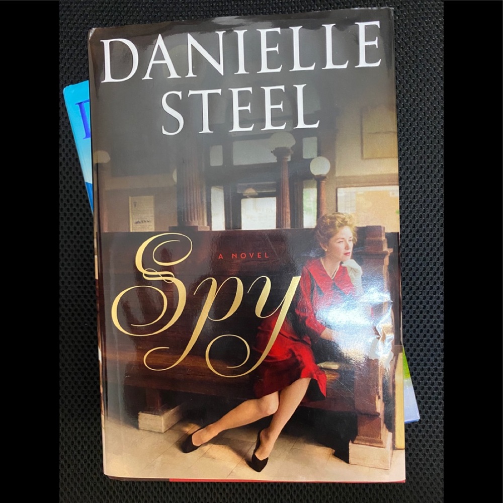 Hardback Danielle Steel book/ Spy